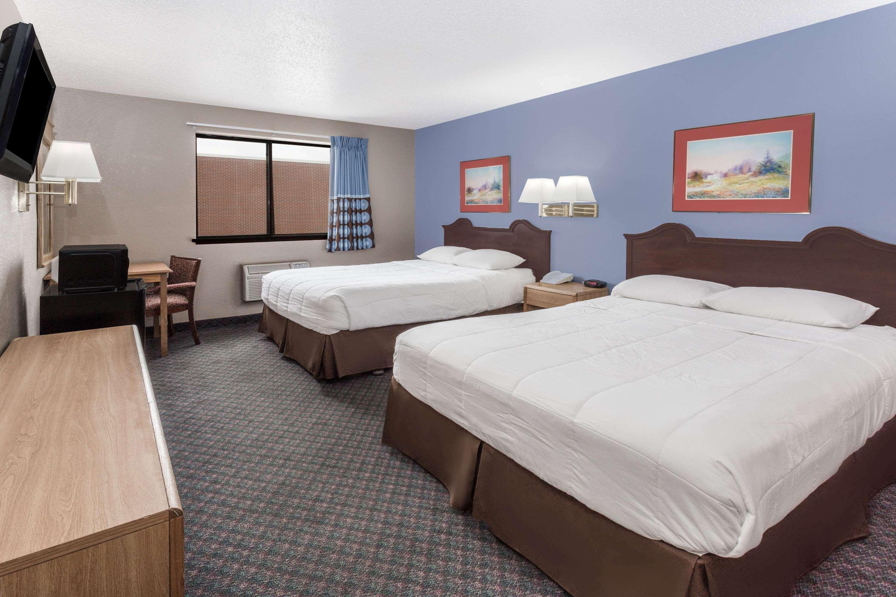 Super 8 By Wyndham Kenosha/Pleasant Prairie Hotel Exterior photo