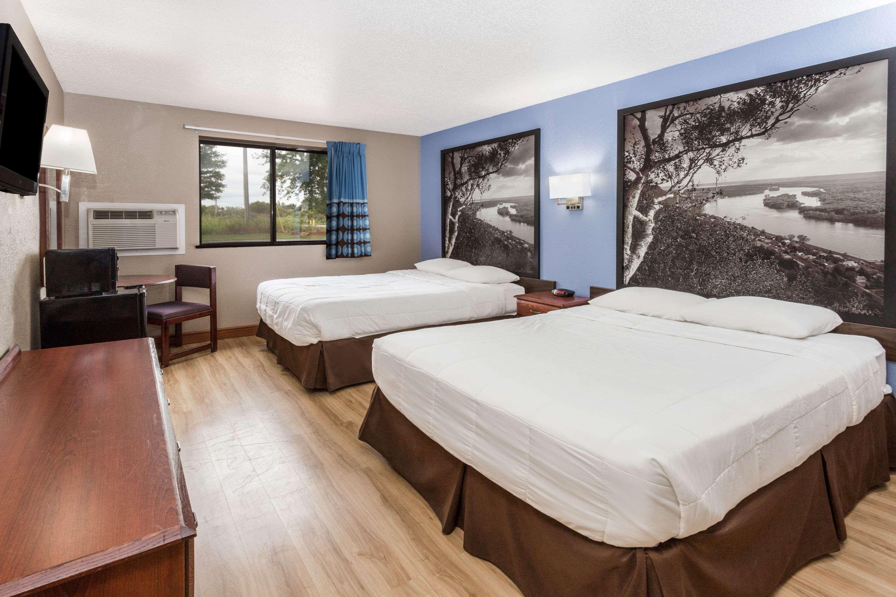 Super 8 By Wyndham Kenosha/Pleasant Prairie Hotel Exterior photo