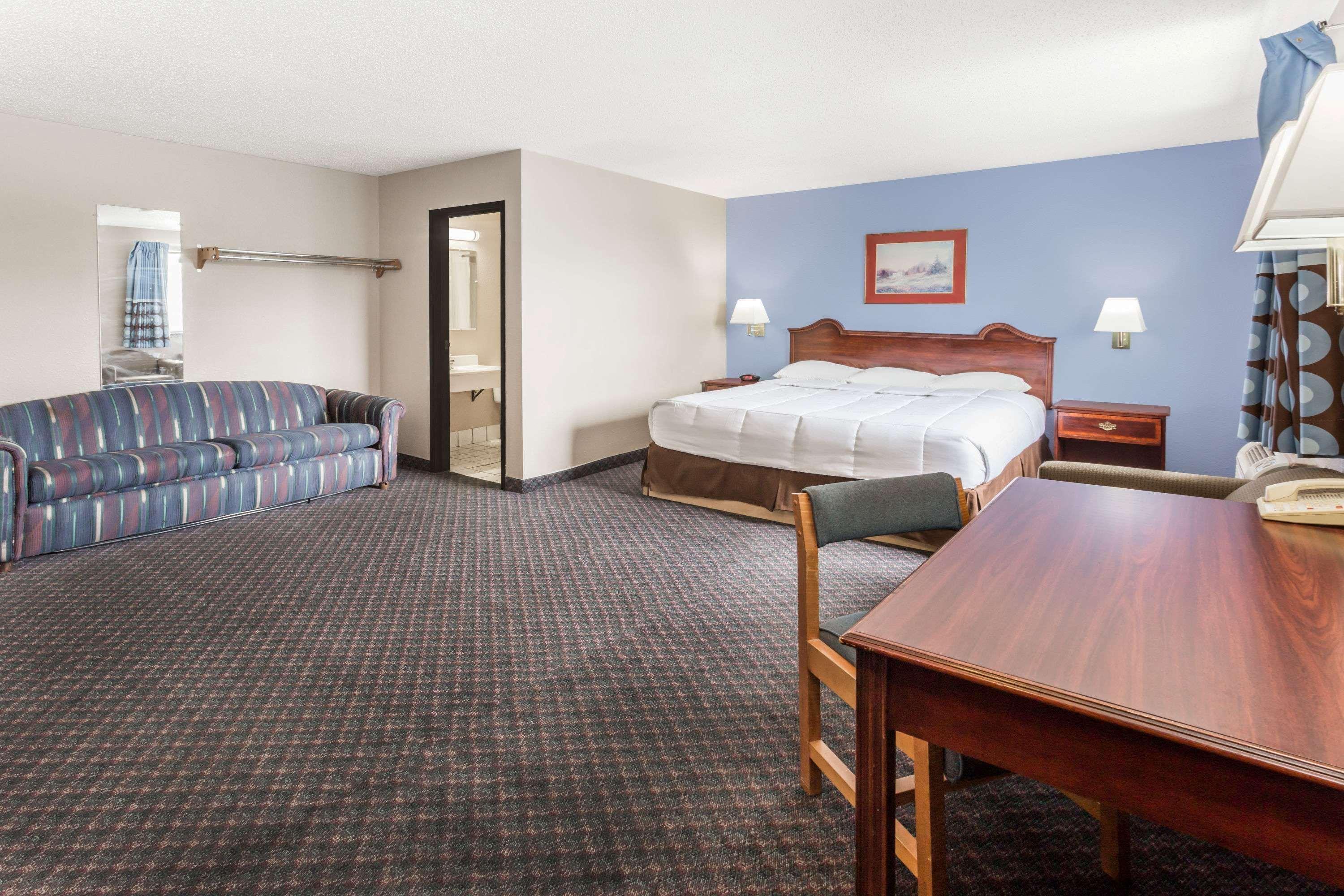 Super 8 By Wyndham Kenosha/Pleasant Prairie Hotel Exterior photo