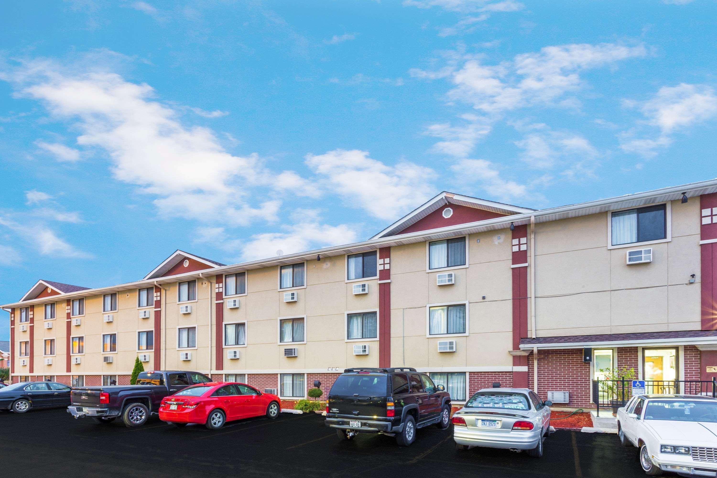 Super 8 By Wyndham Kenosha/Pleasant Prairie Hotel Exterior photo