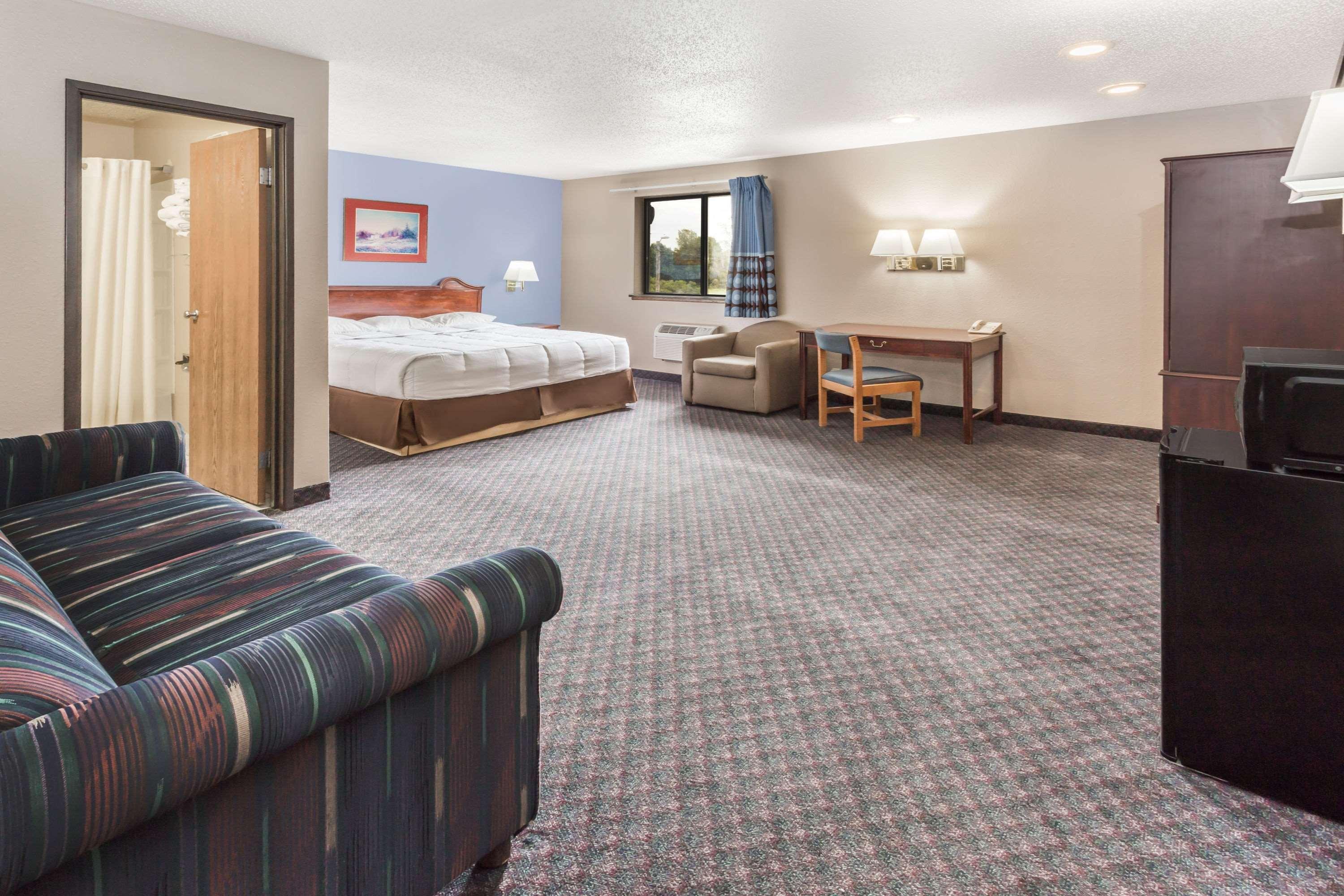 Super 8 By Wyndham Kenosha/Pleasant Prairie Hotel Exterior photo