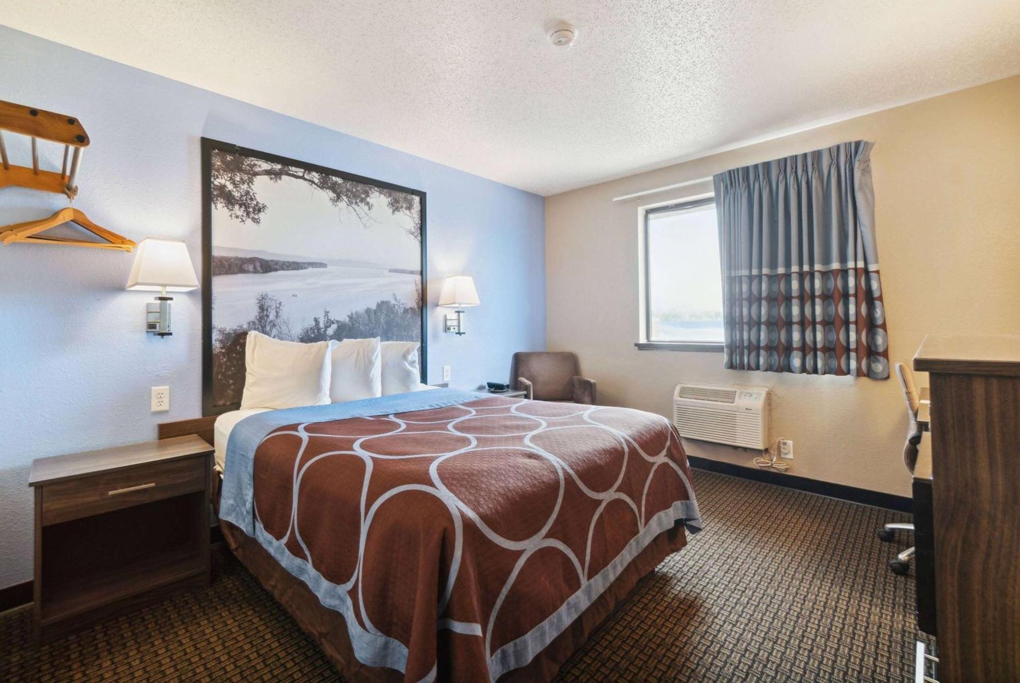 Super 8 By Wyndham Kenosha/Pleasant Prairie Hotel Exterior photo